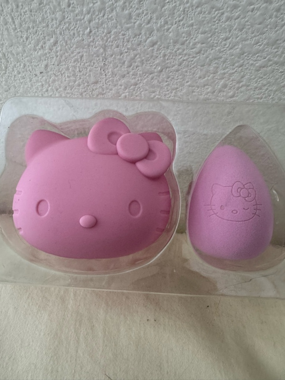 Hello Kitty Pink Silicone Case and Beauty Sponge Duo - Picture 1 of 8